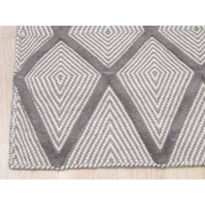 Gray Handmade Wool Transitional Xavier Rug, 9' x 12' - Subtle geometric rug with soft neutral palette. - N/A