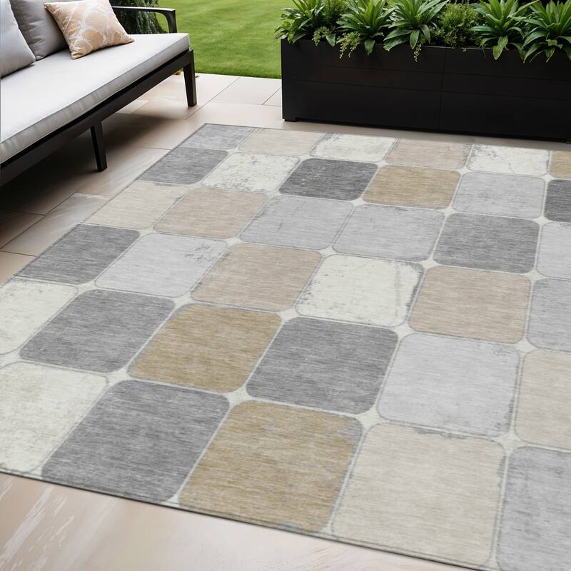 HomeRoots Geometric Transitional Rectangle Outdoor Rug - 5' X 8'