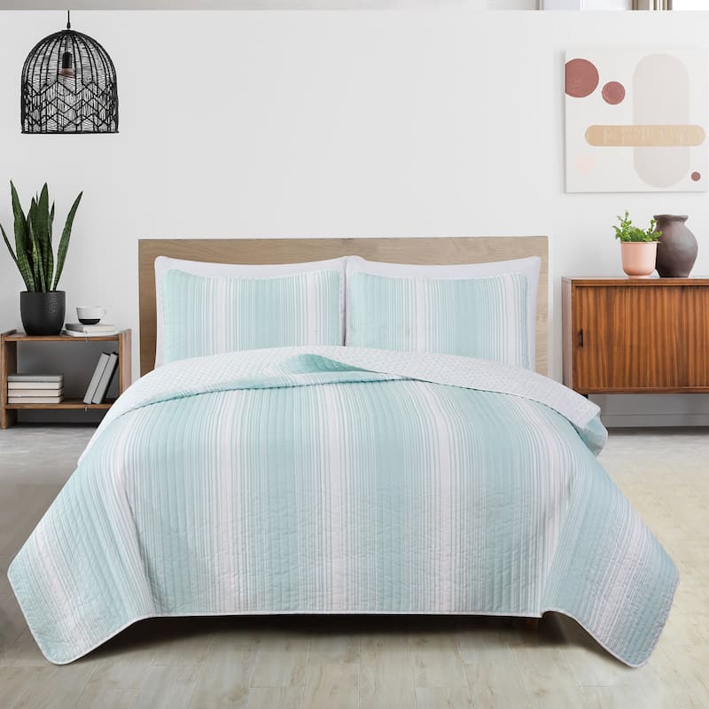 Luxurious Striped Microfiber Quilt Set With Shams