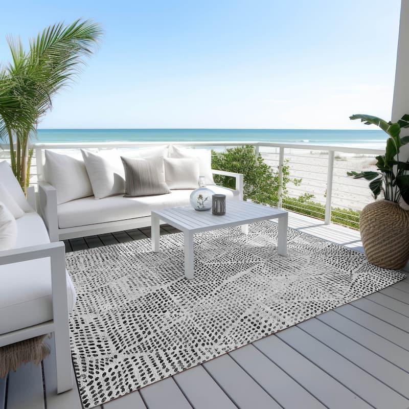 Machine Washable Indoor/ Outdoor Chantille Contemporary Diamonds Rug