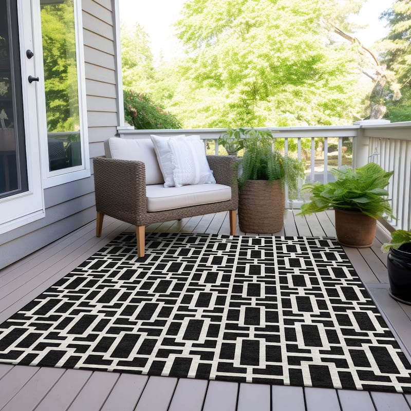 Machine Washable Indoor/ Outdoor Chantille Contemporary Geo Rug - Black - 3' x 5'