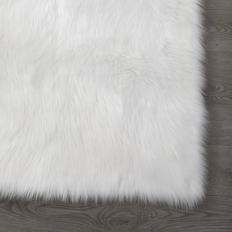 84 in L Ultra Soft Fluffy Faux Fur Sheepskin Area Rug - 6' x 7'