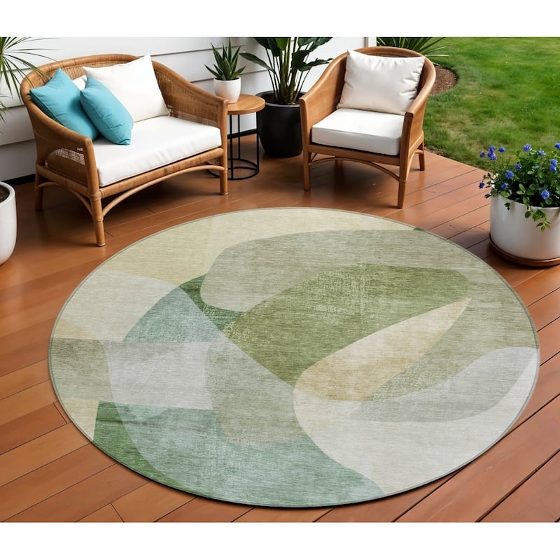 HomeRoots Abstract Transitional Rectangle Outdoor Rug - 8' Round