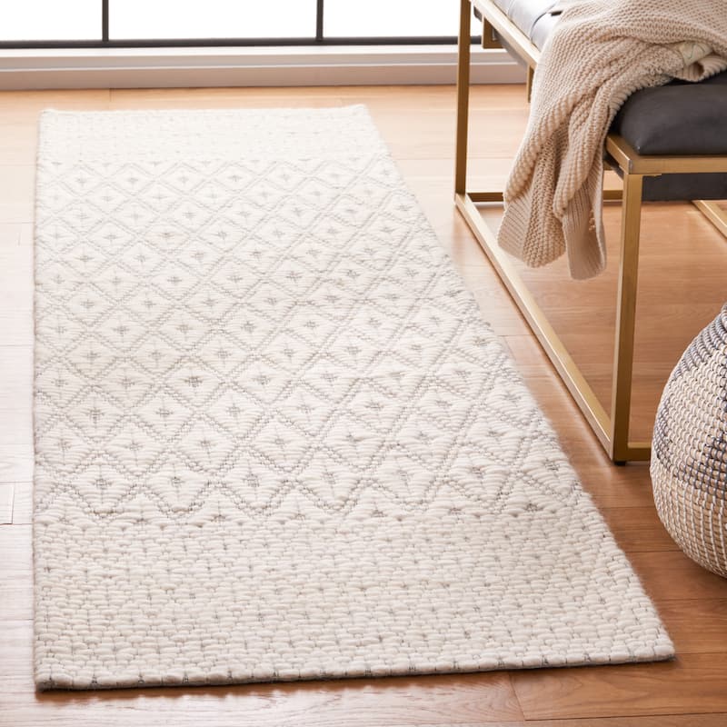 SAFAVIEH Handmade Marbella Ailish Modern Wool Rug - 2'3" x 8' Runner - Ivory/Black