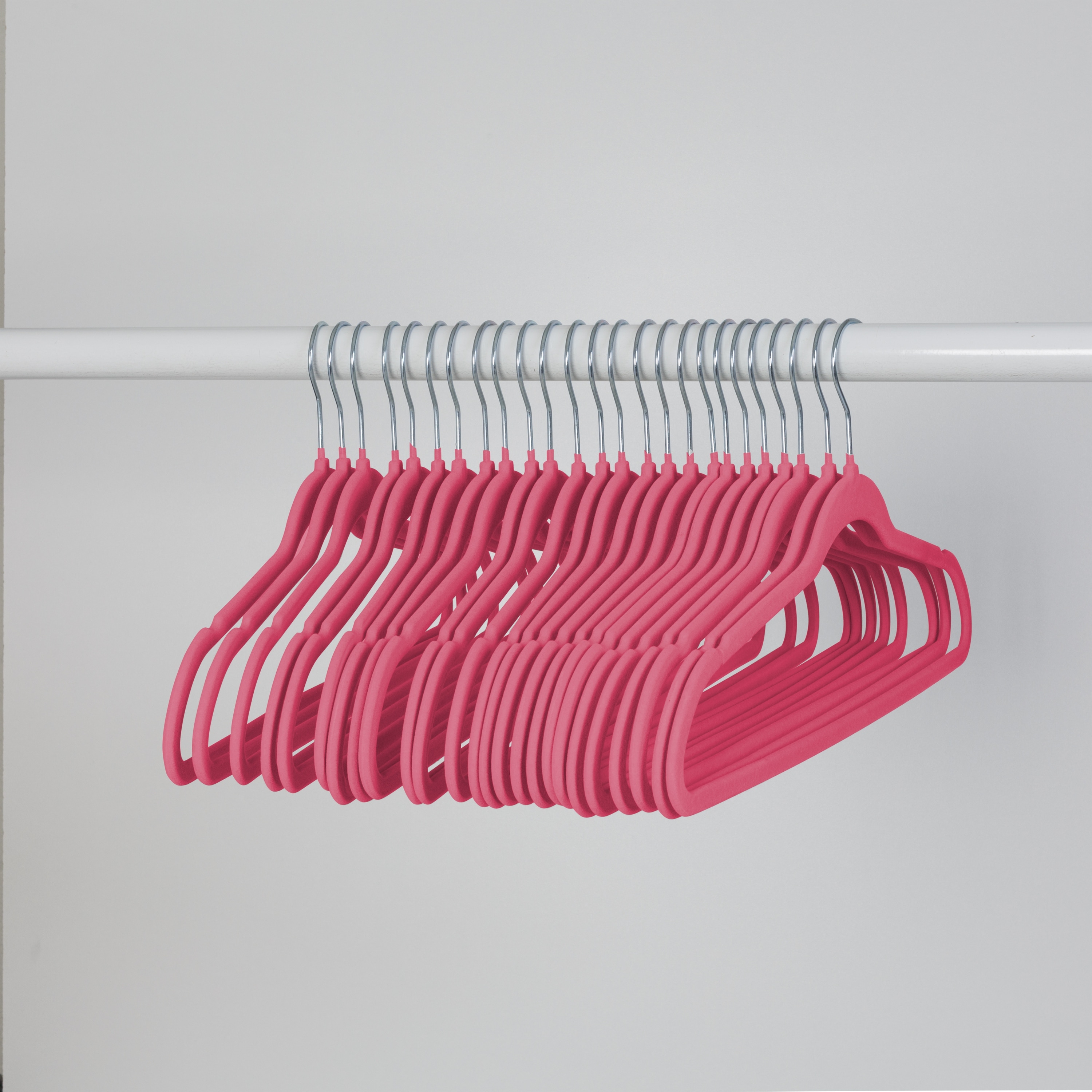 https://ak1.ostkcdn.com/images/products/is/images/direct/238fbf7561c6a7517734a25131c602bf1e7db0ea/Plastic-and-Velvet-Non-Slip-Hangers-%2825-Pack%29.jpg