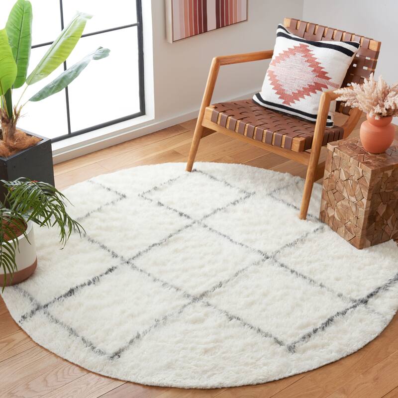 SAFAVIEH Handmade Kenya Gunel Moroccan Boho Wool Rug - 6' Round - Ivory/Grey