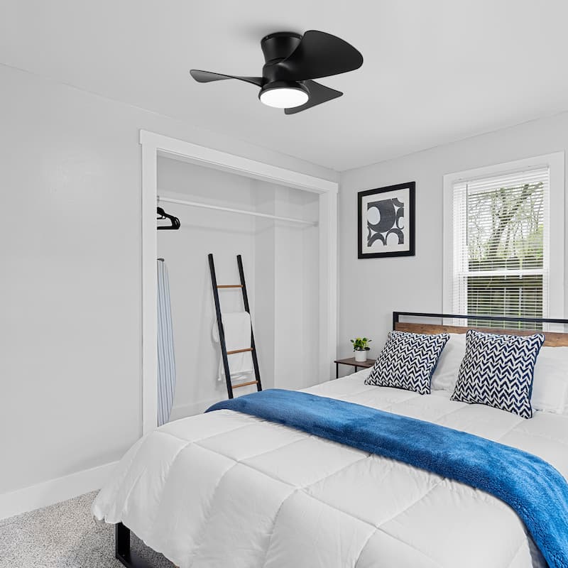 31-inch Modern Black Propeller Flush Mount Ceiling Fan with Light and Remote