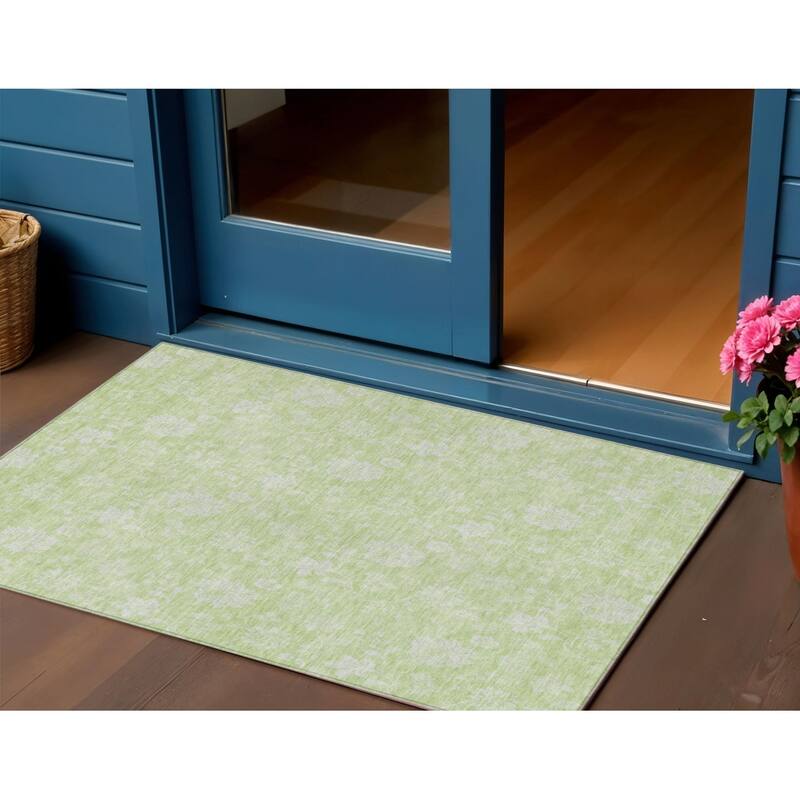 HomeRoots Floral Transitional Rectangle Outdoor Rug - 3' x 5'
