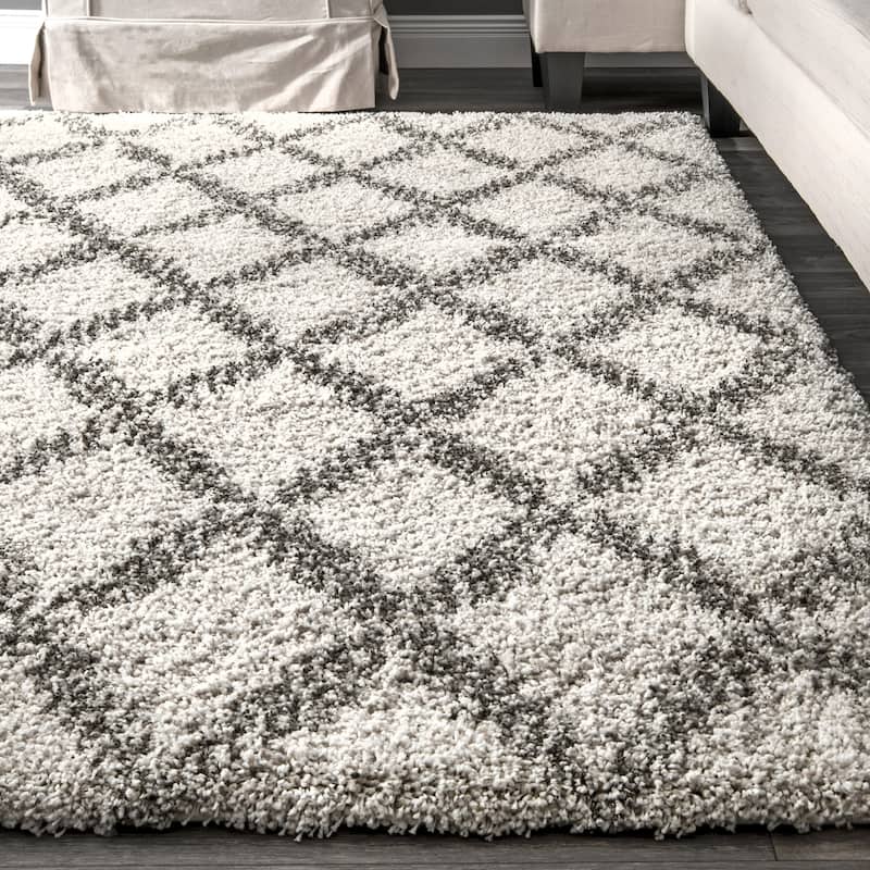 Nuloom Sharika Lattice Shaggy Area Rug