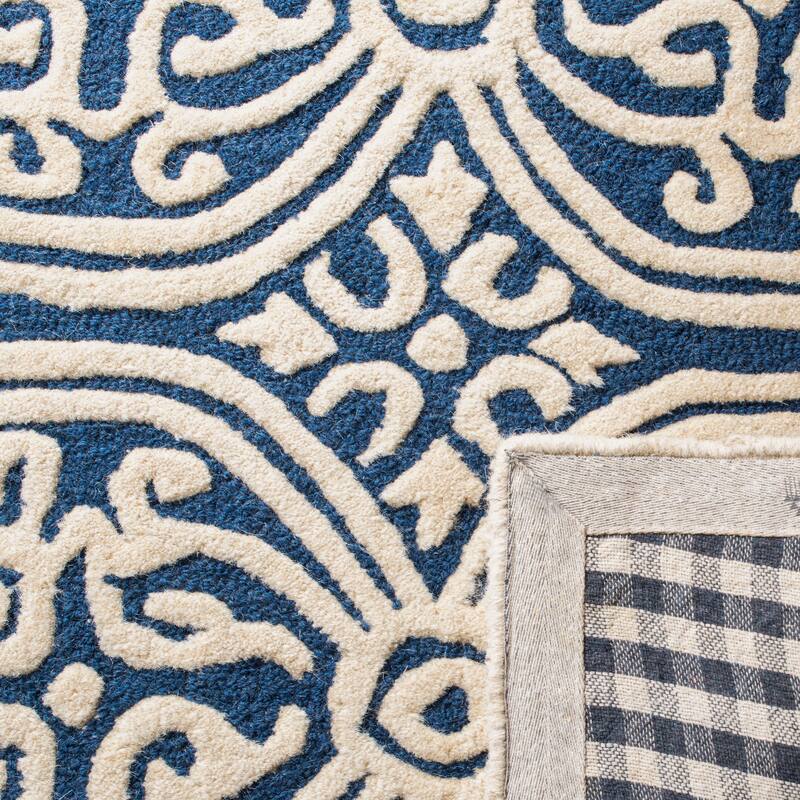 SAFAVIEH Handmade Cambridge Myrtis Moroccan Wool Rug