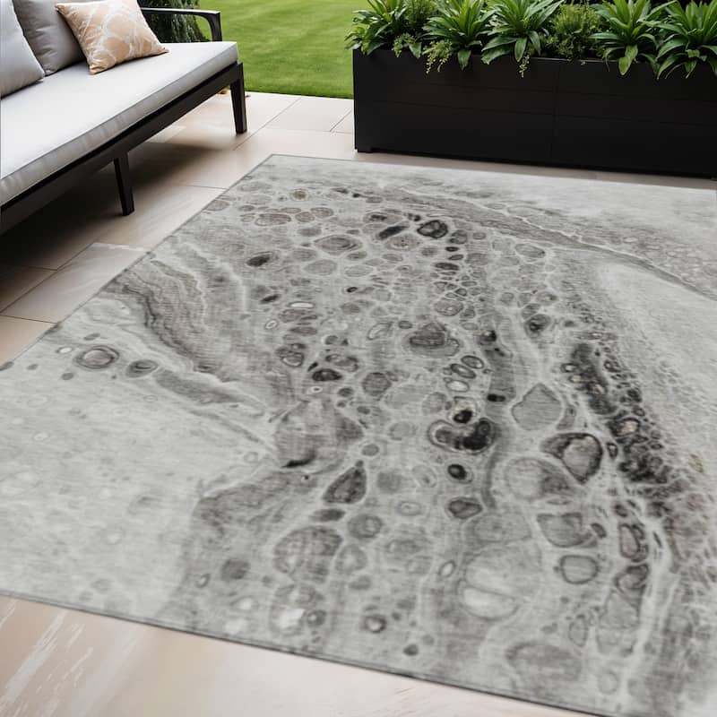 HomeRoots Abstract Transitional Rectangle Outdoor Rug - 5' X 8'