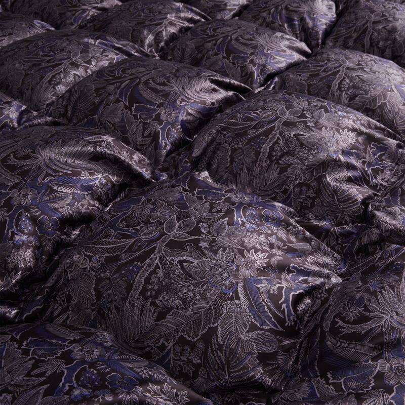 All Season luxurious Silk Covered 93% White Goose Down Comforter