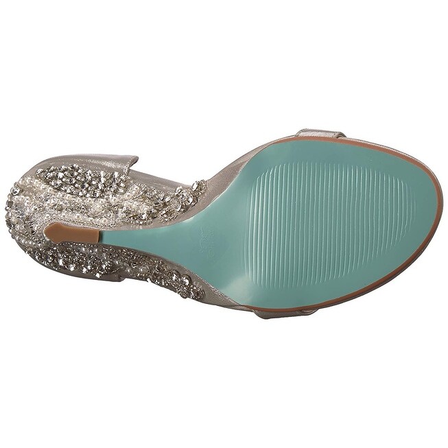Betsey Johnson Alisa Wedge 2024 www.hockeyplayer .ar
