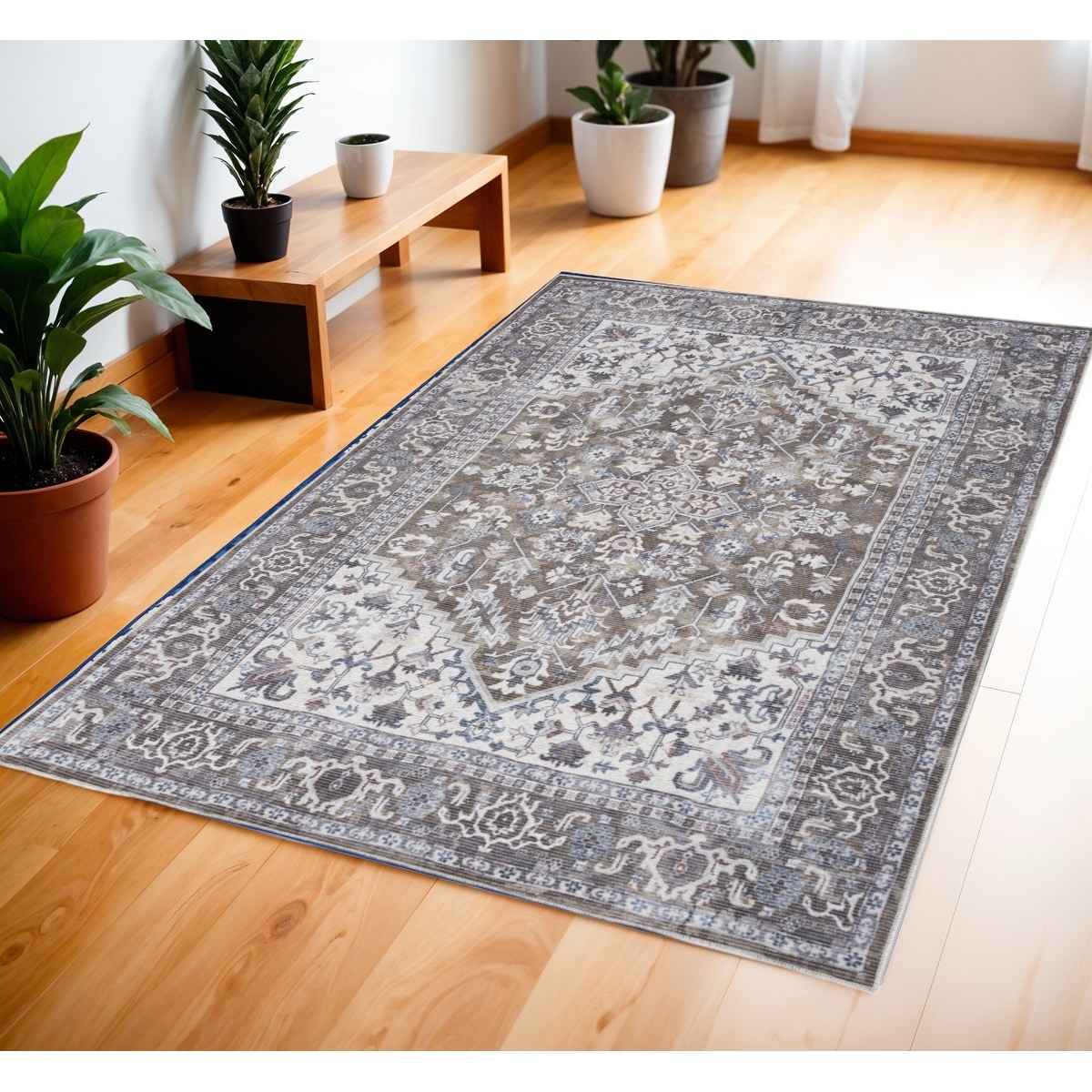 Cirec Power Loomed Distressed Floral Area Rug By HomeRoots - 72' X '48' X '0.28