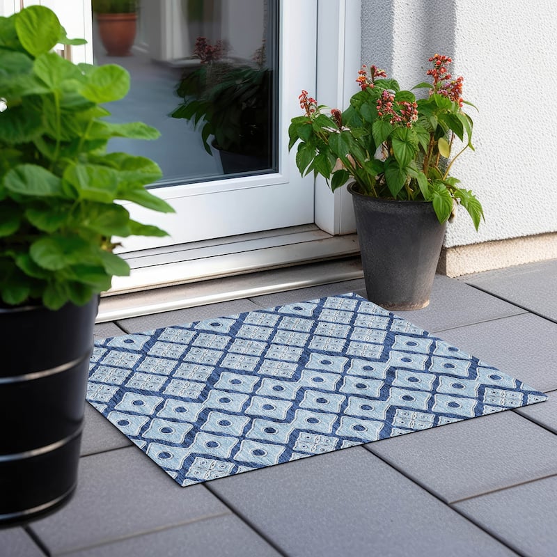 Machine Washable Indoor/ Outdoor Chantille Diamond Geo Rug - Navy - 1'8" x 2'6"