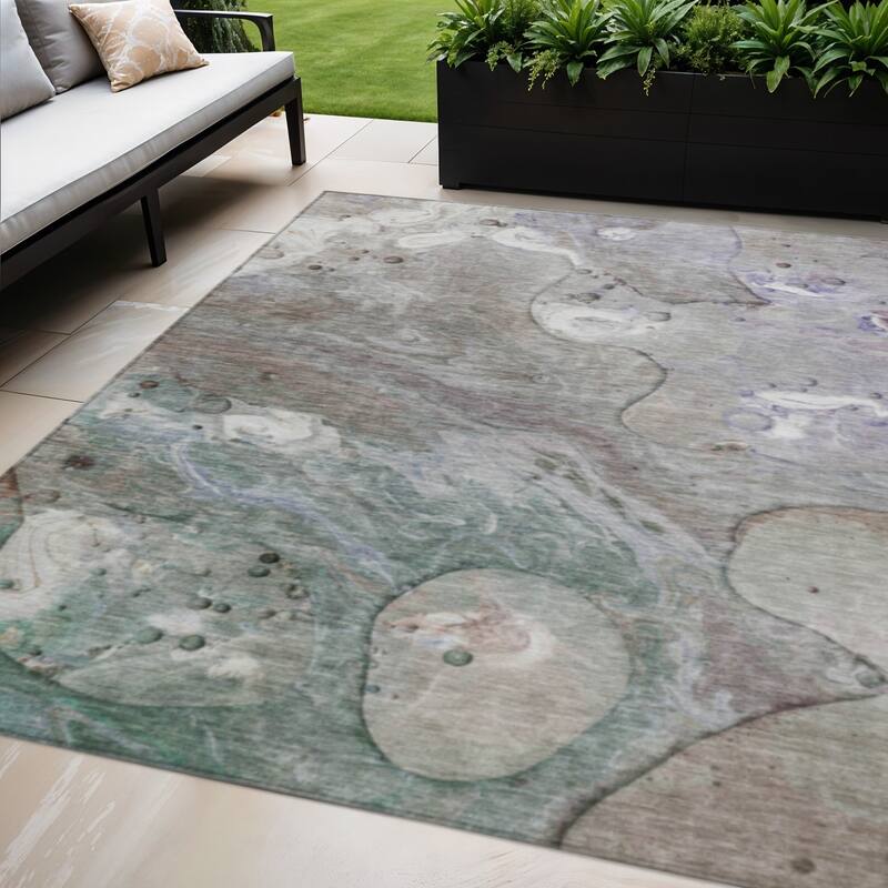 HomeRoots Abstract Transitional Rectangle Outdoor Rug - 5' X 8'