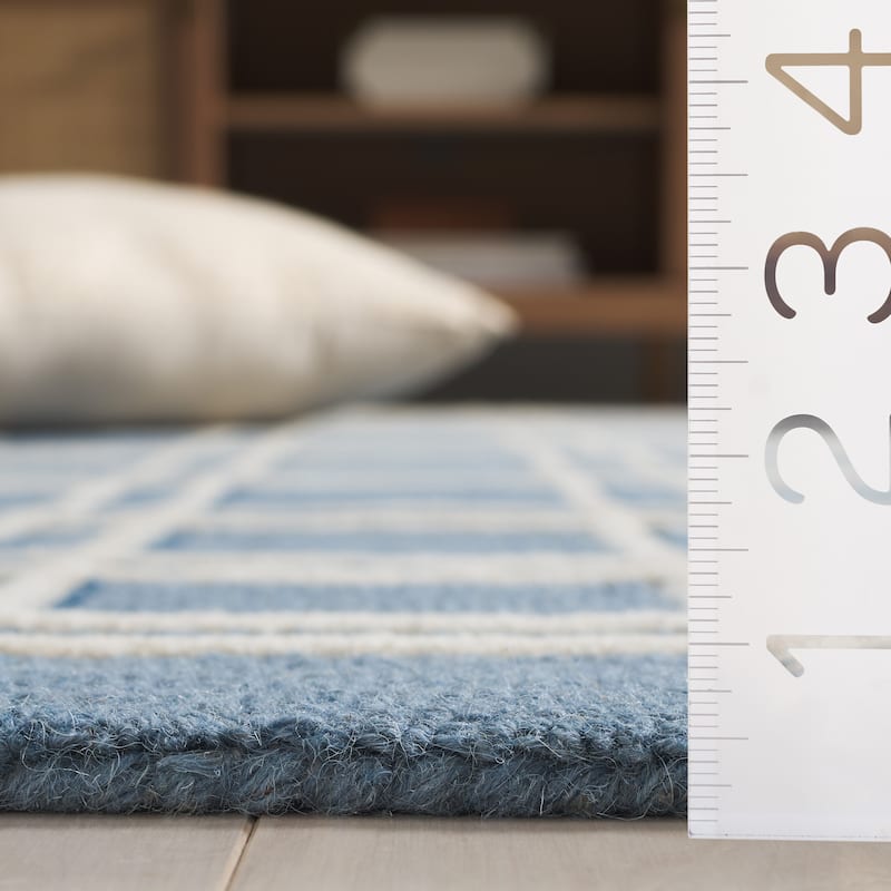 SAFAVIEH Handmade Genre Yeliz Geometric Wool Rug