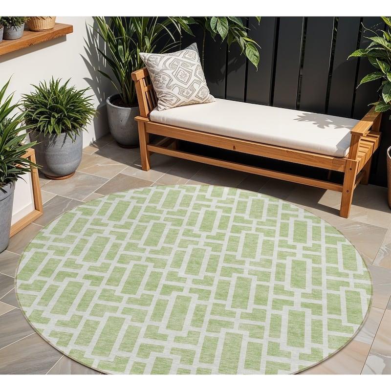 HomeRoots Geometric Transitional Rectangle Outdoor Rug - 8' Round
