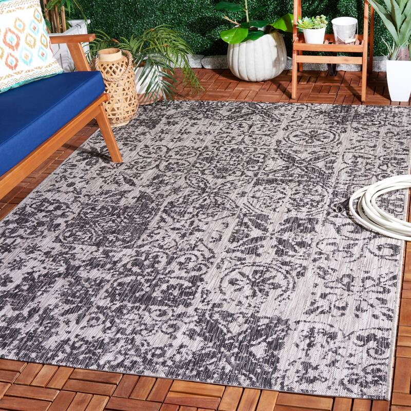 SAFAVIEH Courtyard Wenda Transitional Rug - 6'7" x 9'6" - Black/Beige