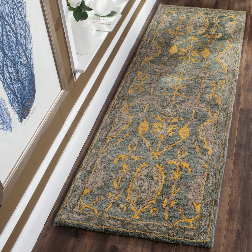 SAFAVIEH Handmade Bella Riobna Modern Floral Wool Rug