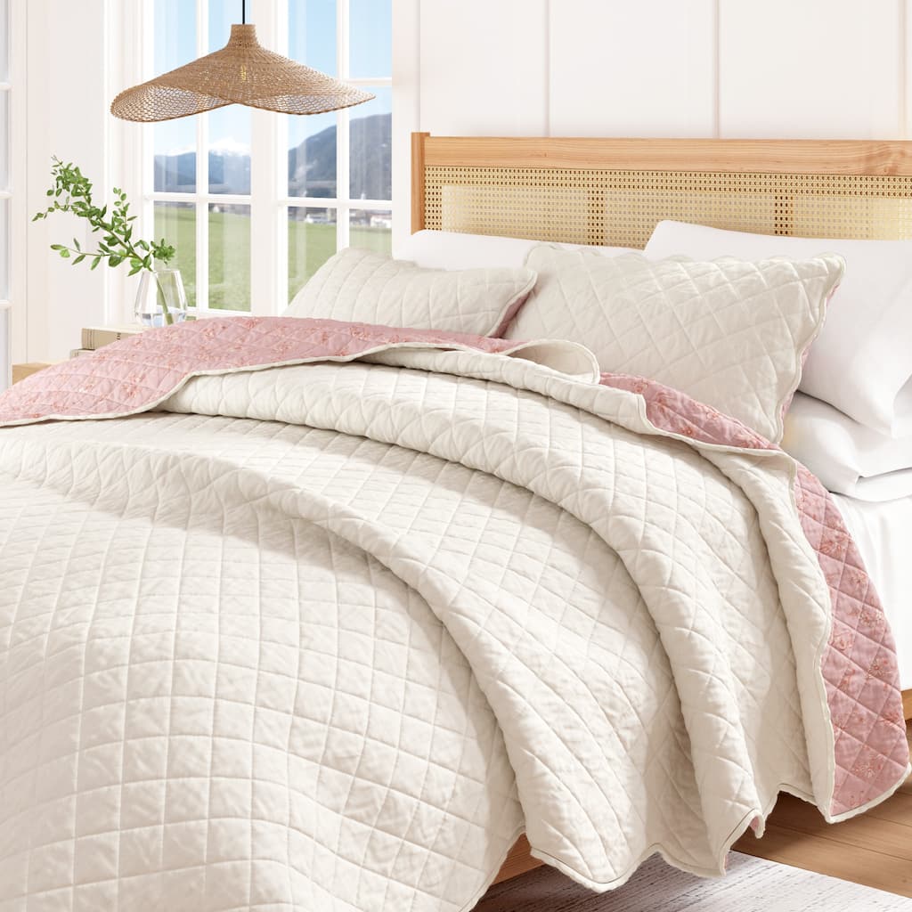 Linery & Co. Cotton Stitched Reversible Floral 3 Piece Scalloped Quilt and Sham Set