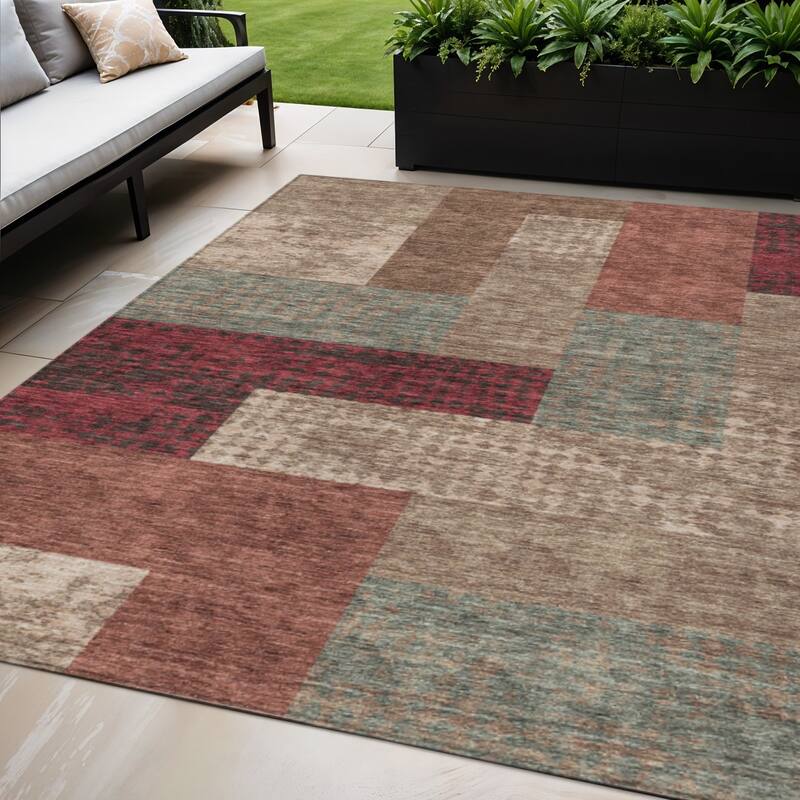 HomeRoots Geometric Transitional Rectangle Outdoor Rug - 5' X 8'