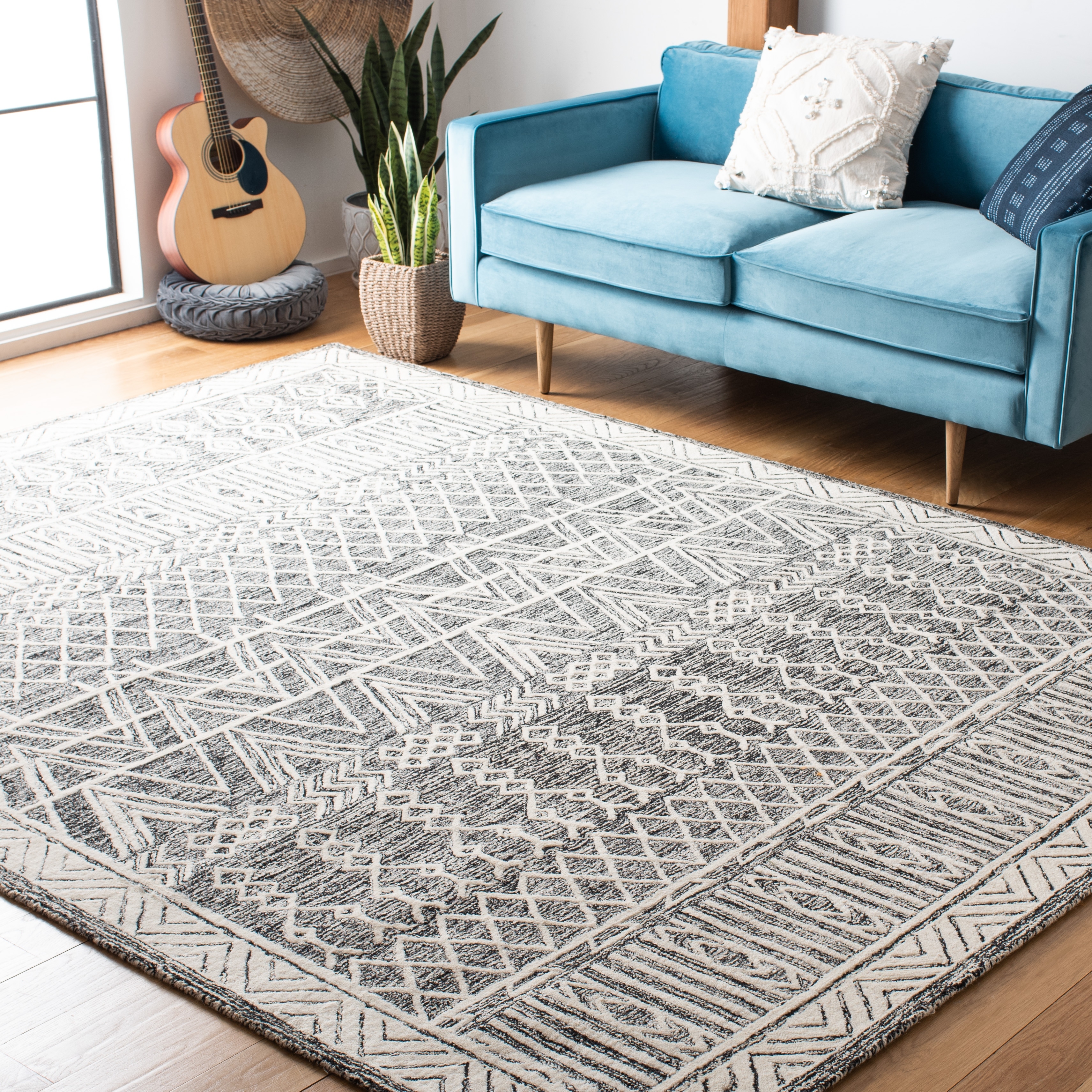SAFAVIEH Handmade Abstract Jevhen Modern Wool Rug