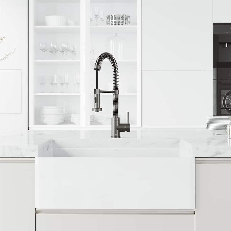 VIGO Edison 19" H Single Handle Pull-Down Sprayer Kitchen Faucet