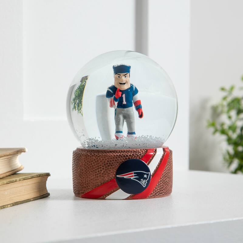 New England Patriots 5 in. Glass Tabletop Snow Globe