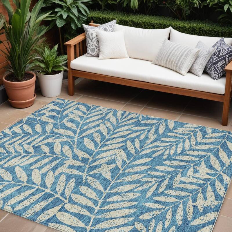 HomeRoots Floral Transitional Rectangle Outdoor Rug - 9' X 12'
