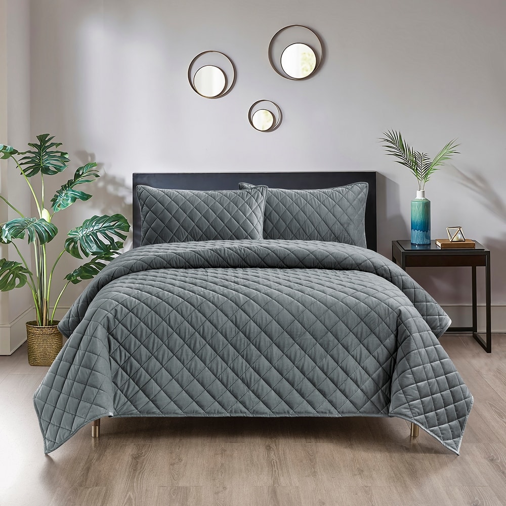 Pointehaven Heavy-Weight Oversized Diamond Design Velvet Quilt Sets