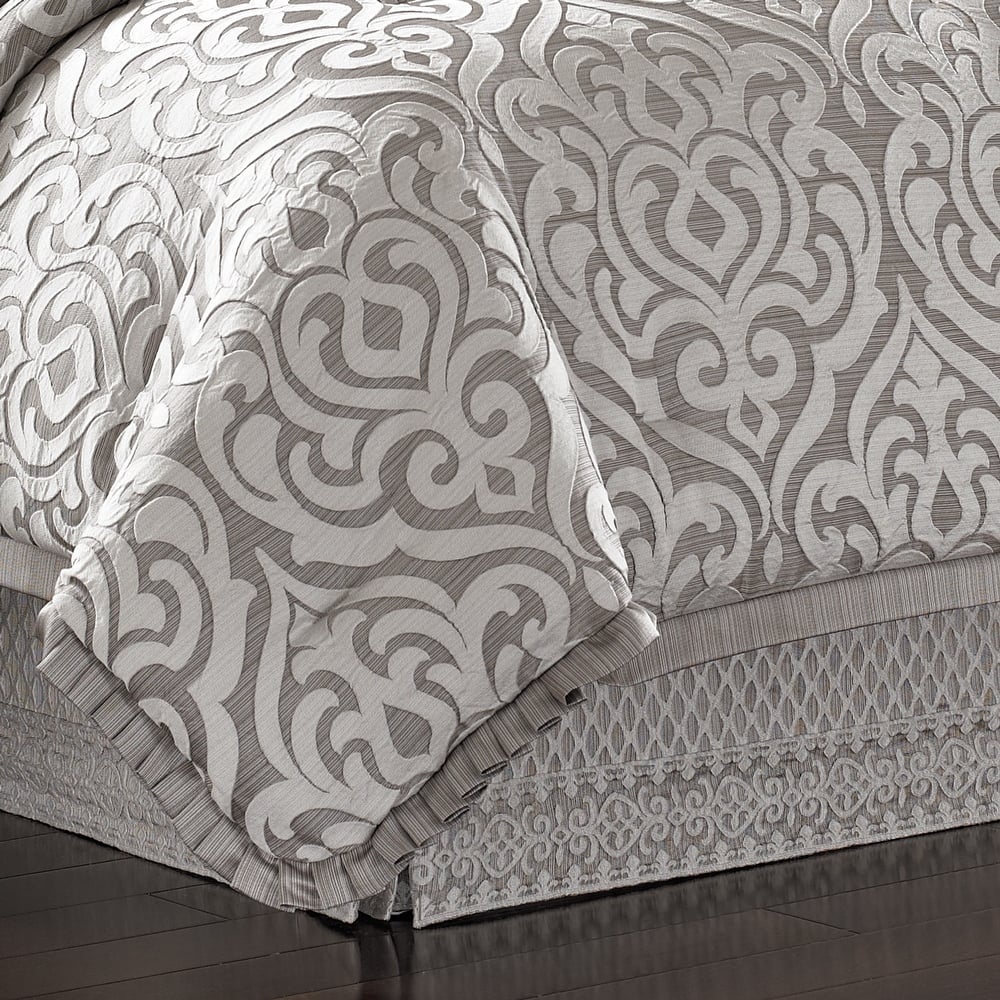 J. Queen New York Luxembourg 4-piece Silver Damask Comforter Set