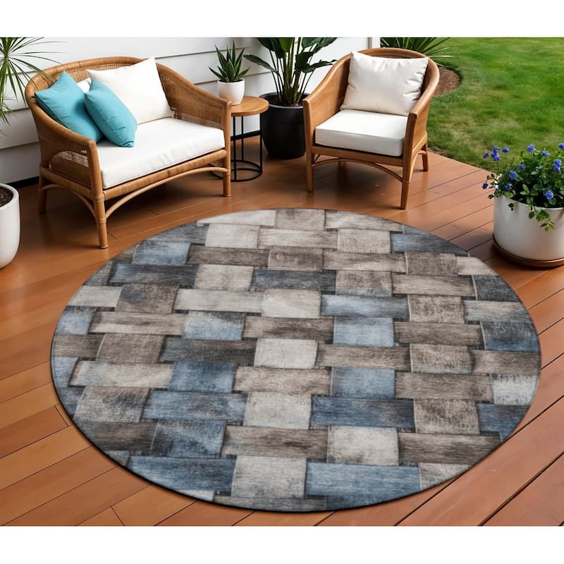 HomeRoots Striped Transitional Rectangle Outdoor Rug - 8' Round