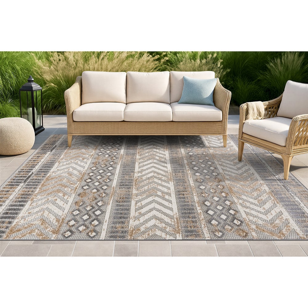 World Rug Gallery Distressed Geometric Indoor/Outdoor Area Rug