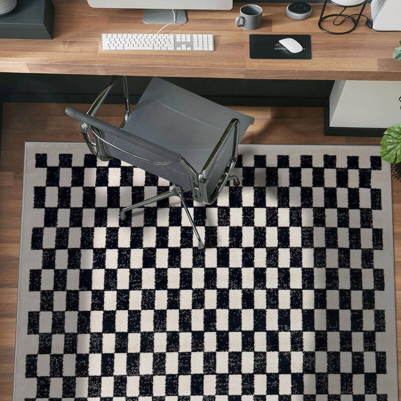 Distressed Abstract Area Rug - 4' x 6'