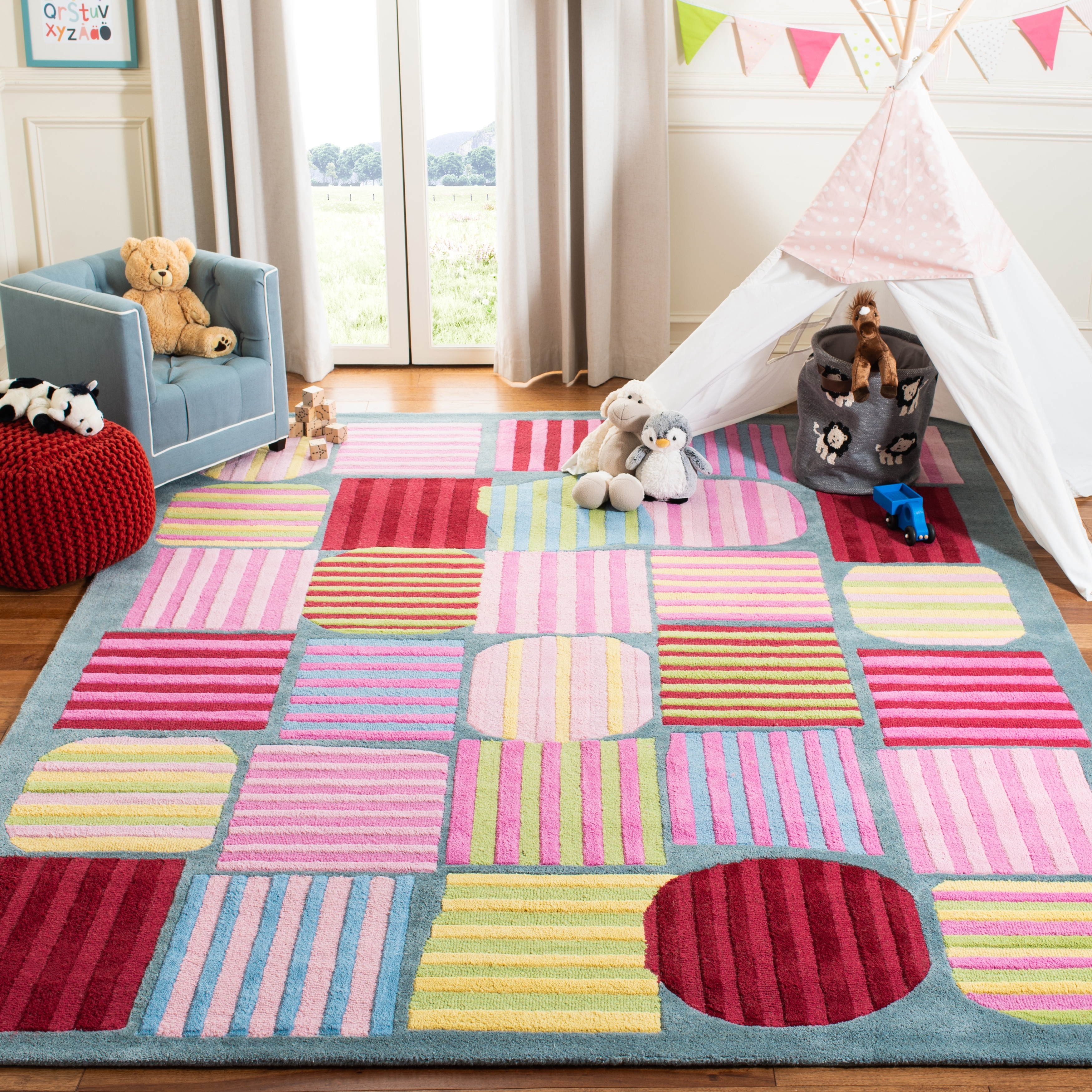 SAFAVIEH Handmade Kids Irmtrud Wool Rug