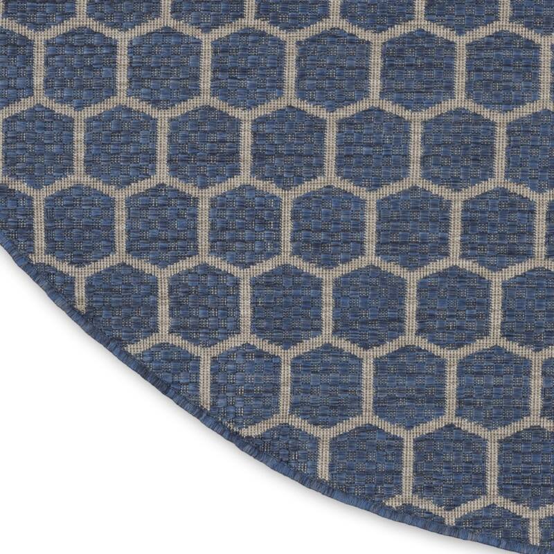 HomeRoots Geometric Modern Rectangle Outdoor Rug - 8' Round