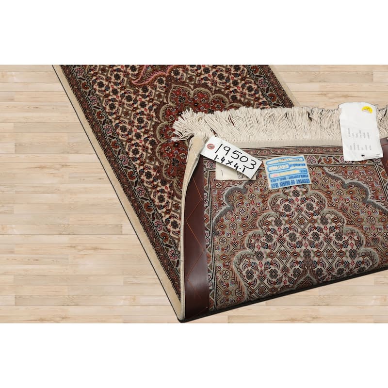 1'4''x4'1'' Runner Hand Knotted Wool Ivory Area Rug - 1' 4'' x 4' 1''