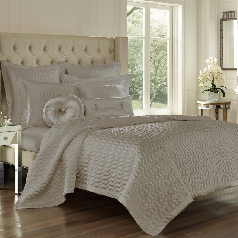 J. Queen New York Satinique Geometric Quilt - Silver - Queen/Full - Queen/Full