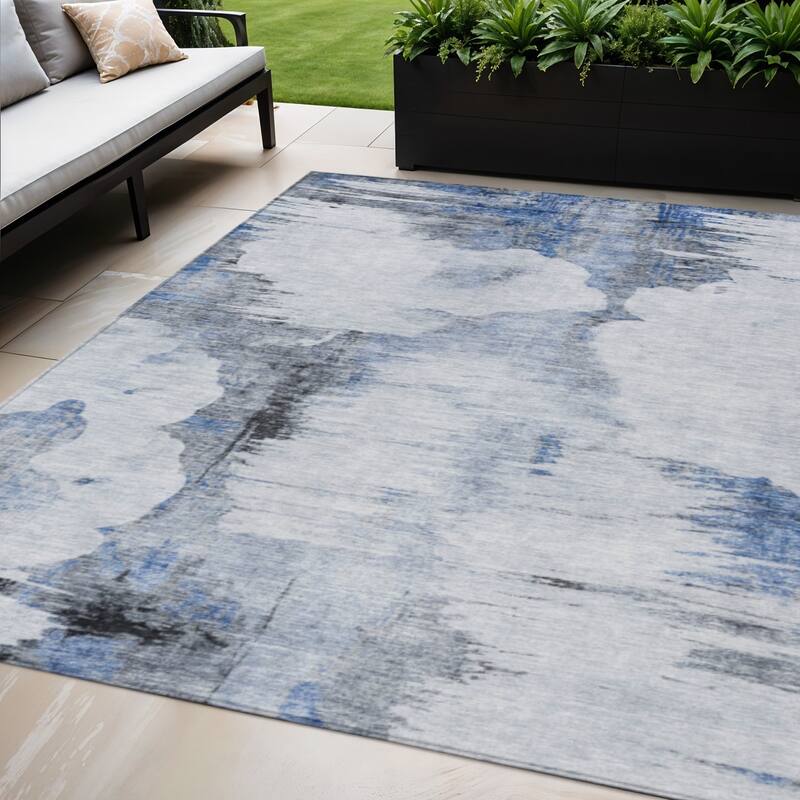 HomeRoots Abstract Transitional Rectangle Outdoor Rug - 5' X 8'