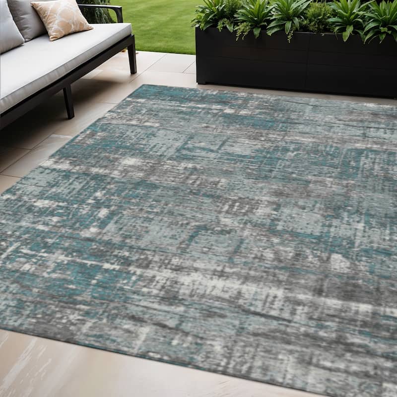 HomeRoots Geometric Transitional Rectangle Outdoor Rug - 5' X 8'
