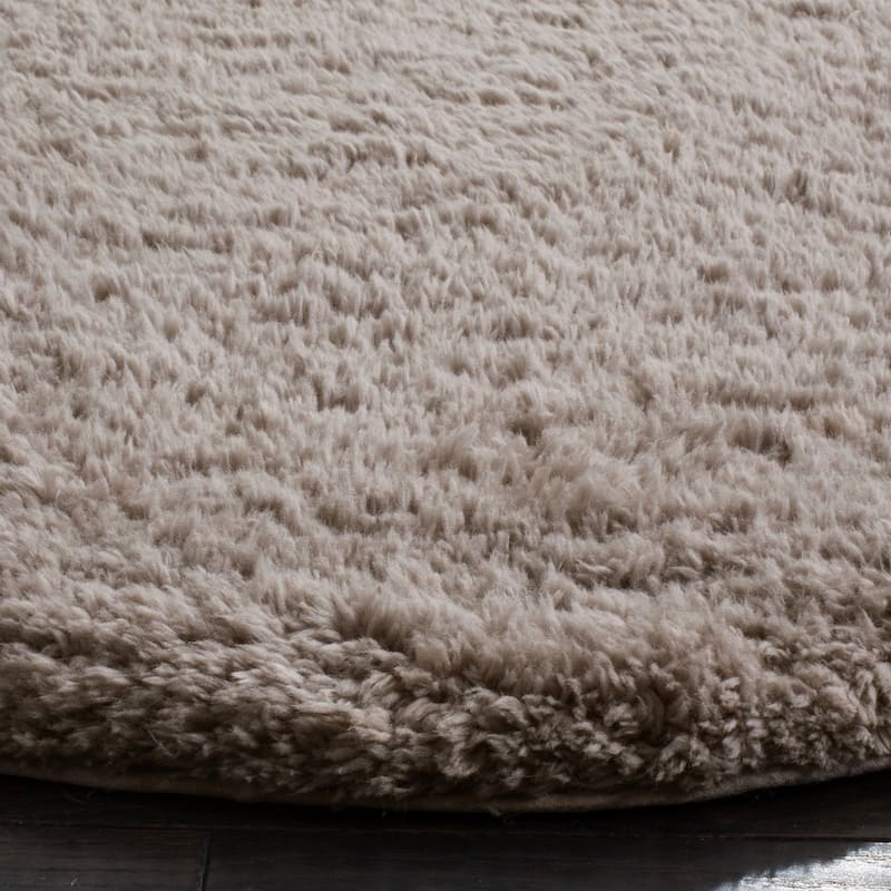 SAFAVIEH Handmade Sheep Shag Heilke Solid Rug