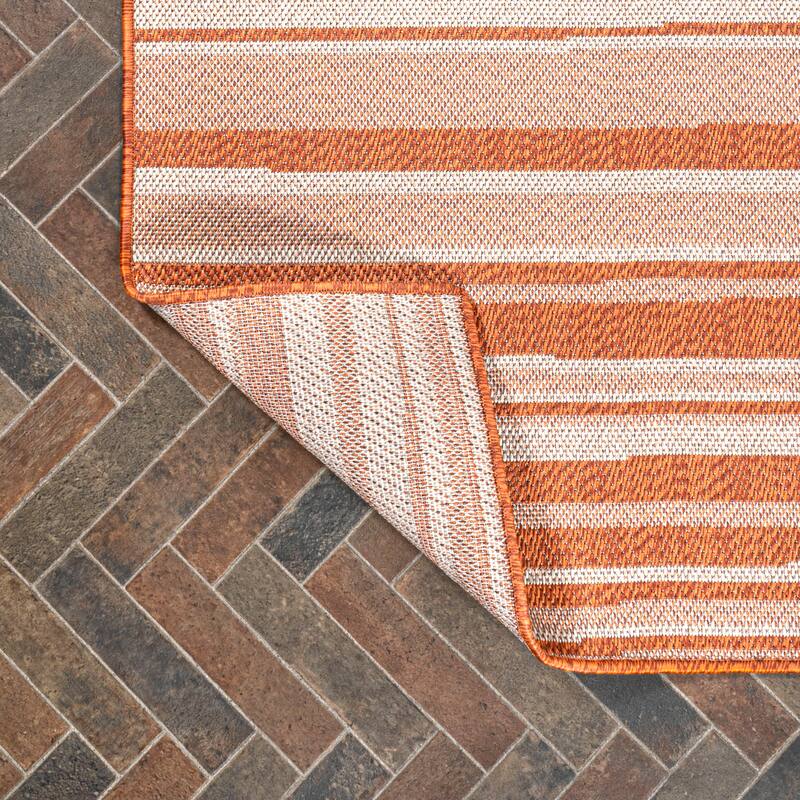 JONATHAN Y Chevron Wavy Stripe Modern Indoor/Outdoor Area Rug