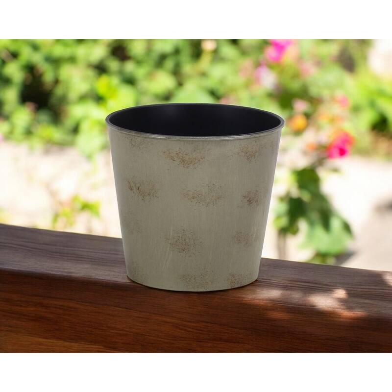 HomeRoots 7" Gray Recycled Plastic Indoor Outdoor Round Pot Planter - Gray