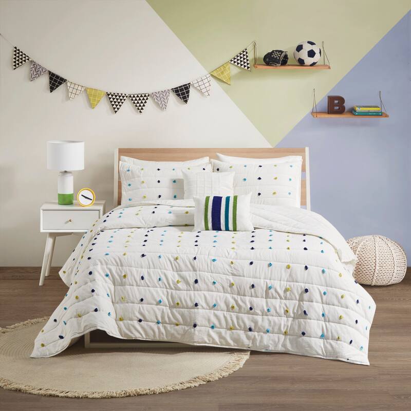 Intelligent Design Kids Ensley Pom Pom Cotton Jacquard Quilt Set with Throw Pillows