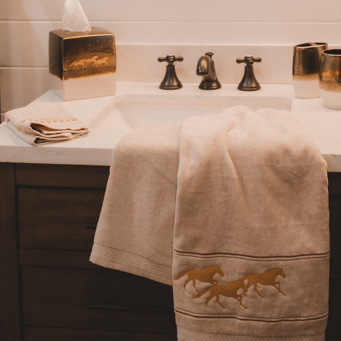 HiEnd Accents  Spirit Valley 3PC Bath Towel Set