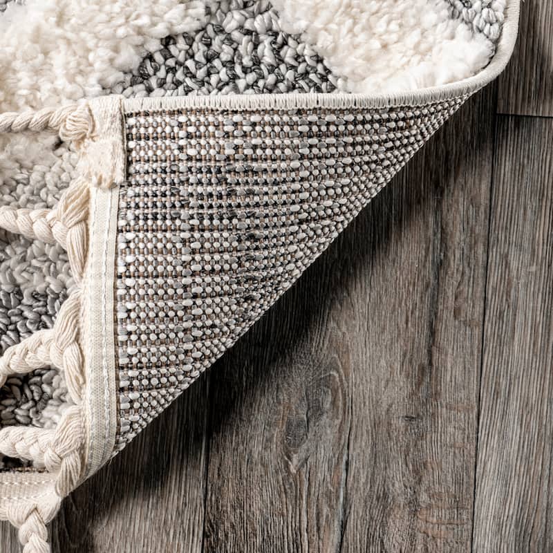 Nuloom Dae Geometric High/Low Tasseled Area Rug