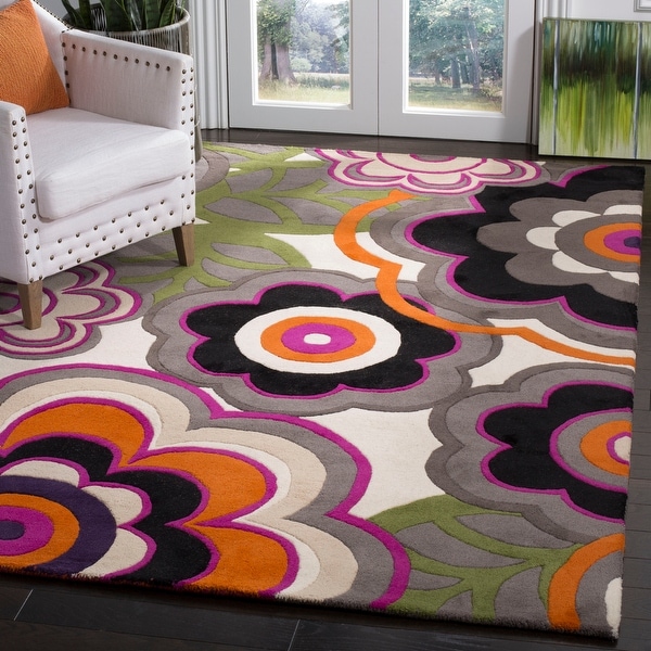 SAFAVIEH Handmade Soho Aeronwen Floral N.Z. Wool Rug. Opens flyout.