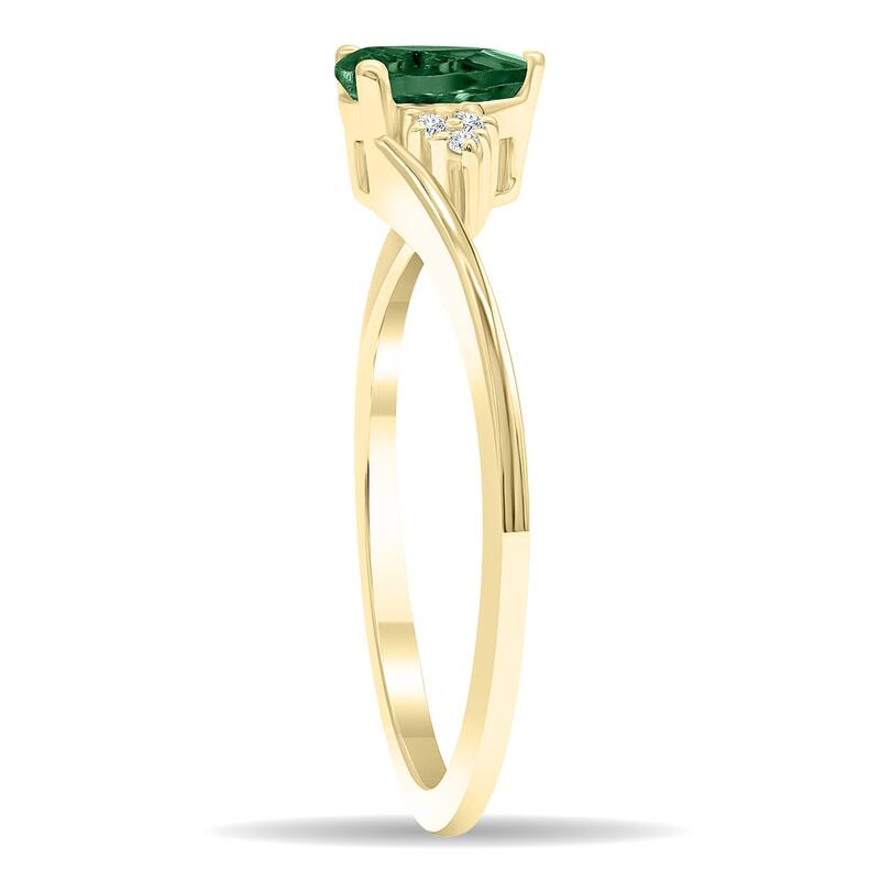Women's Pear Shaped Emerald and Diamond Tierra Ring in 10K Yellow Gold