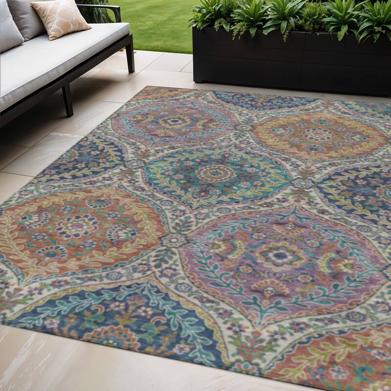HomeRoots Floral Traditional Rectangle Outdoor Rug - 5' X 8'